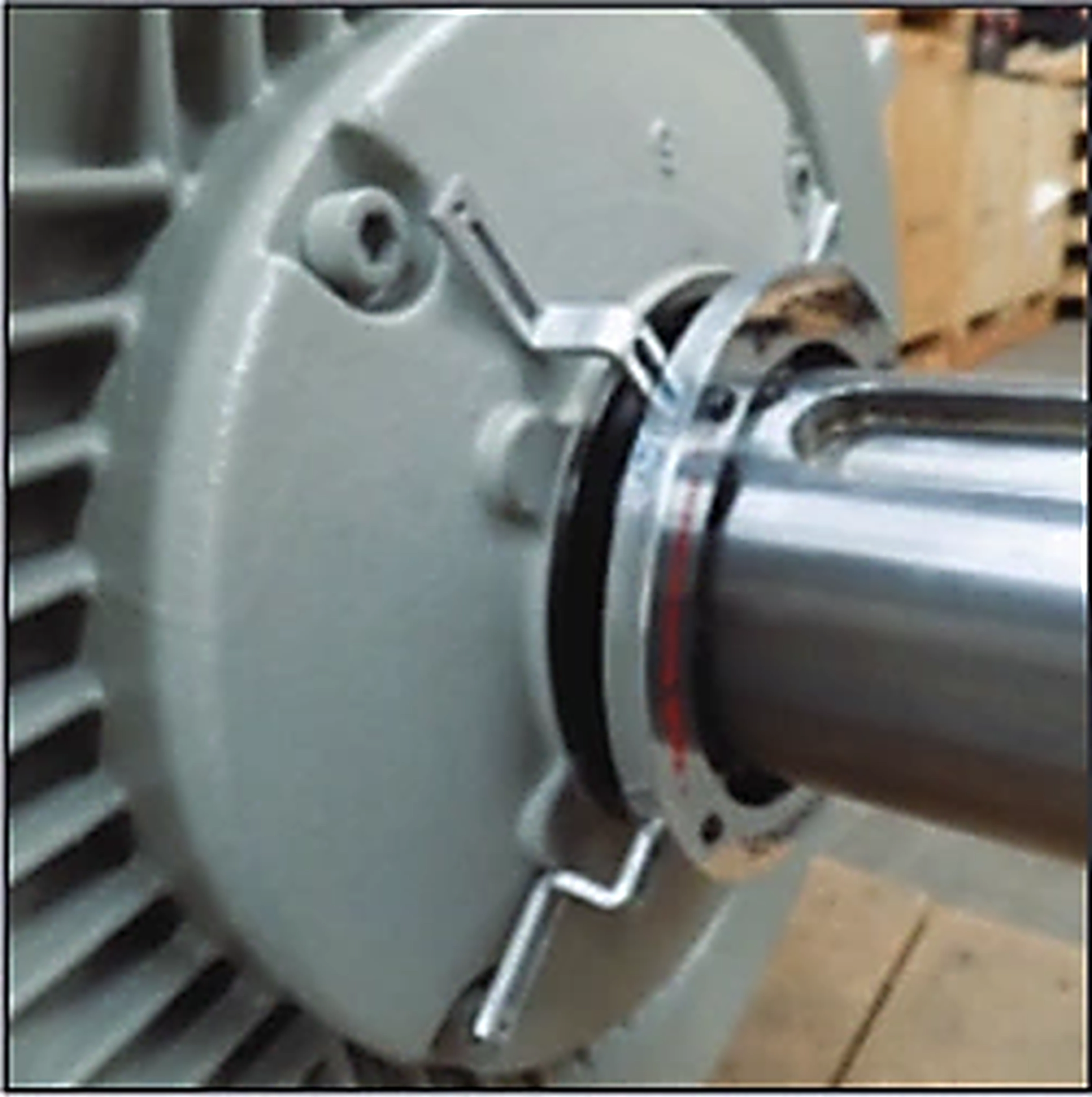 Placing the Earthring over the shaft