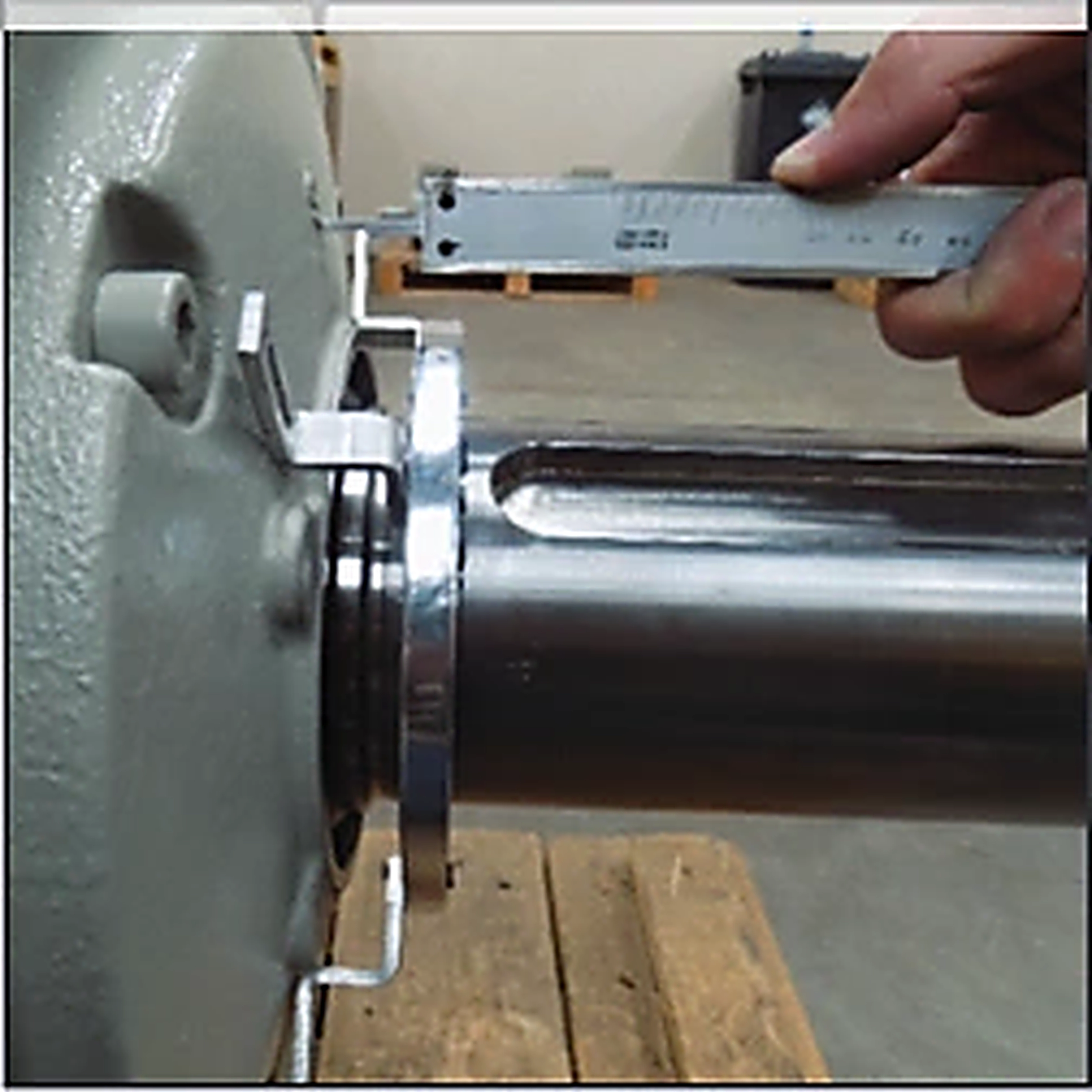 Checking Earthring shoulder clearance